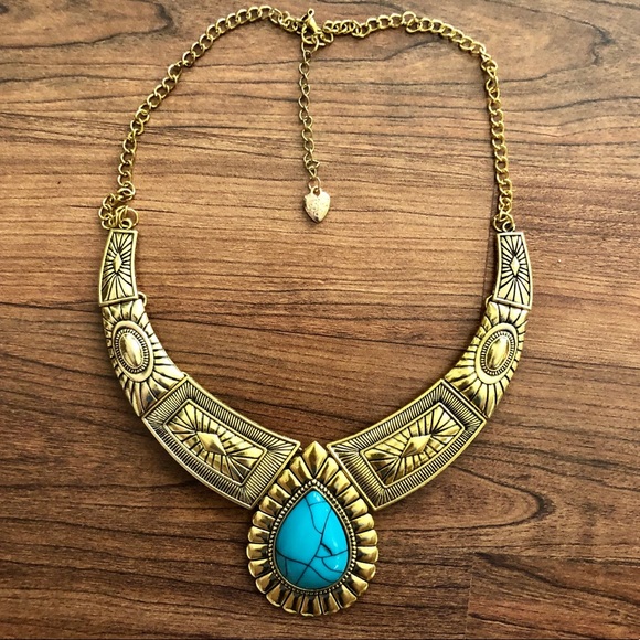 Betsey Johnson Jewelry - Betsey Johnson Gold Turquoise Statement Necklace ✨